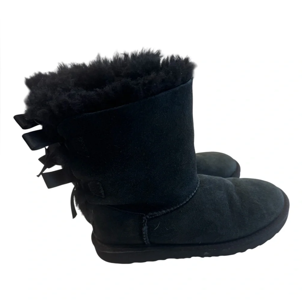 UGG Bailey Bow - Girls Black Boots with Ribbon Accents - Size 3 - Black